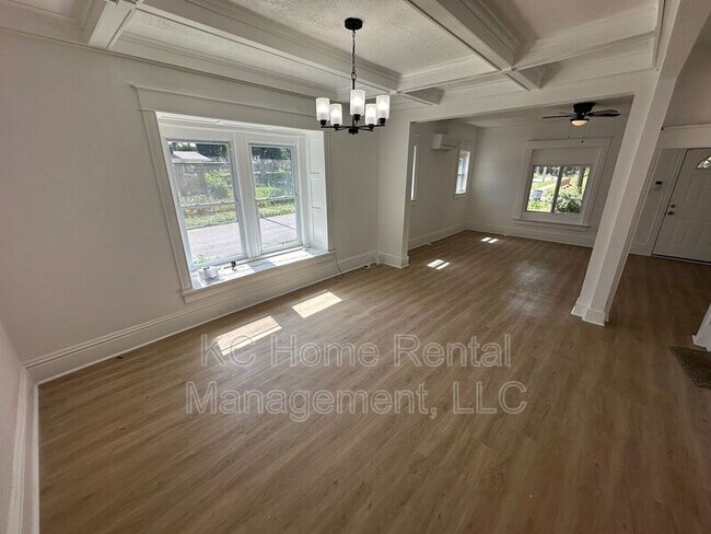 Building Photo - 2958 Lockridge Ave