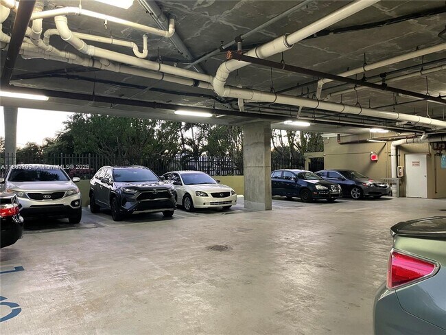 Building Photo - 120 Douglas Rd