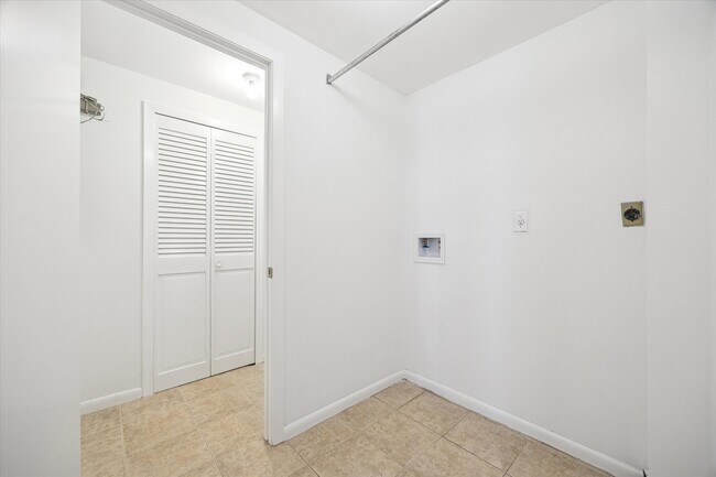 Building Photo - 49 Briar Hollow Ln