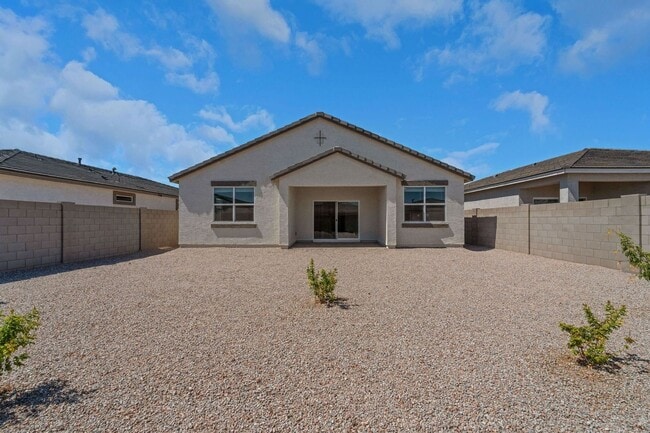 Building Photo - Charming 4BR House in Surprise