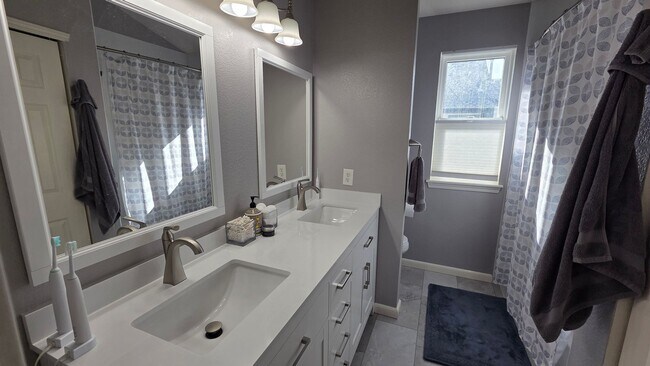 Building Photo - Beautiful 4 Bedroom 3.5 Bath Home - Longmont!