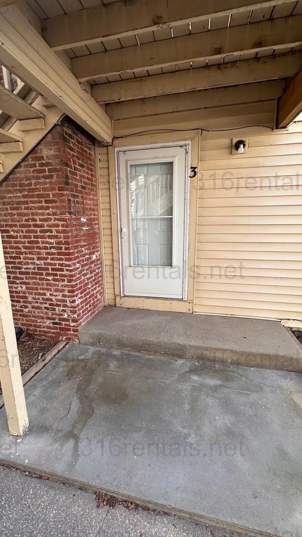 Building Photo - $1250 - 3 room 2 bath - Apartment located in Riverside