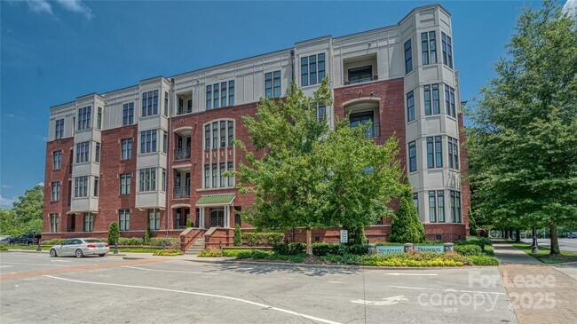 Building Photo - 2810 Selwyn Ave