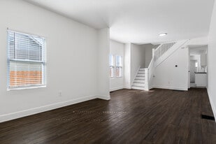 Building Photo - 408 E Beecher St