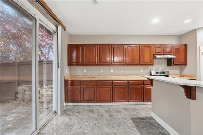 Building Photo - 70 Arches Cir