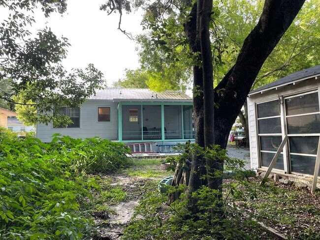 Building Photo - 2/1 Beach Bungalow in Biloxi