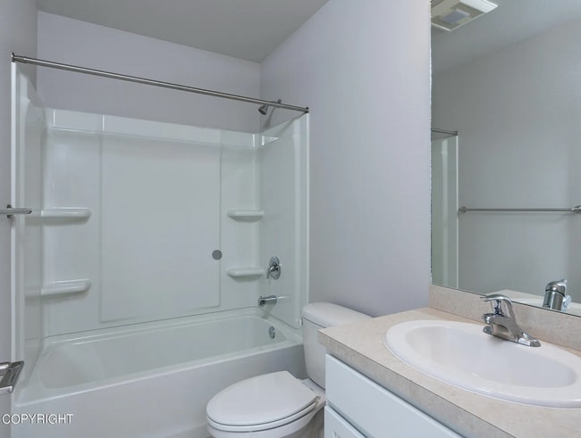Building Photo - Beautifully designed condo!