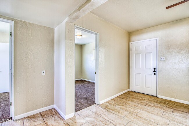 Building Photo - 1611 N Kansas St