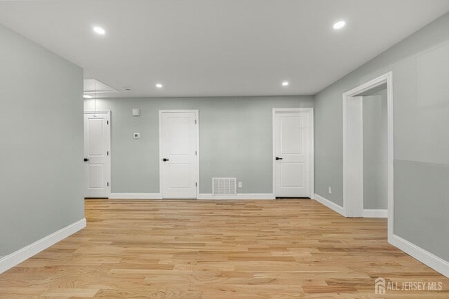 Building Photo - 614 Remsen Ave