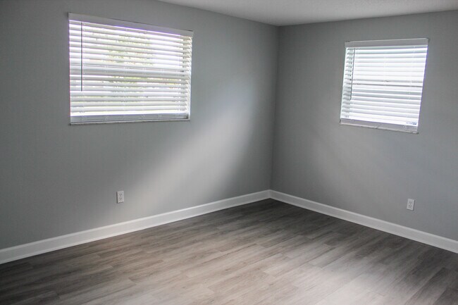 Building Photo - 178 175th Ave E