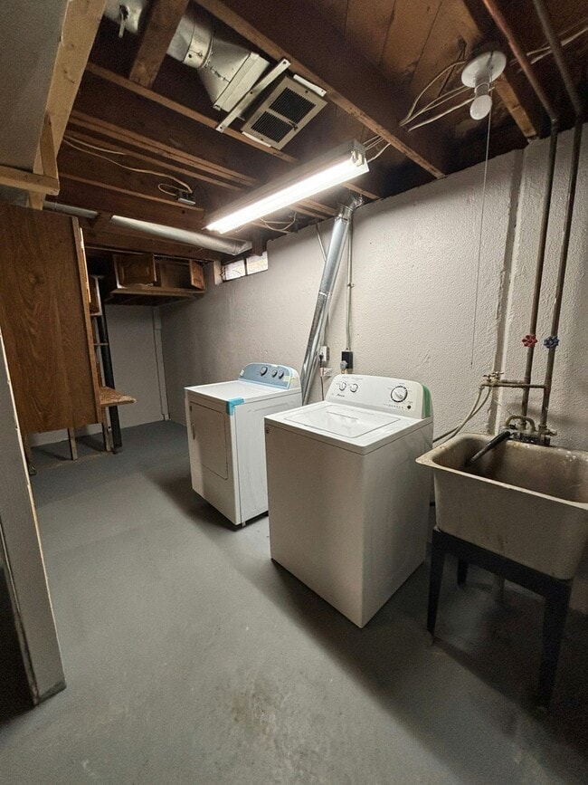 Building Photo - 1760 E Harry Ave