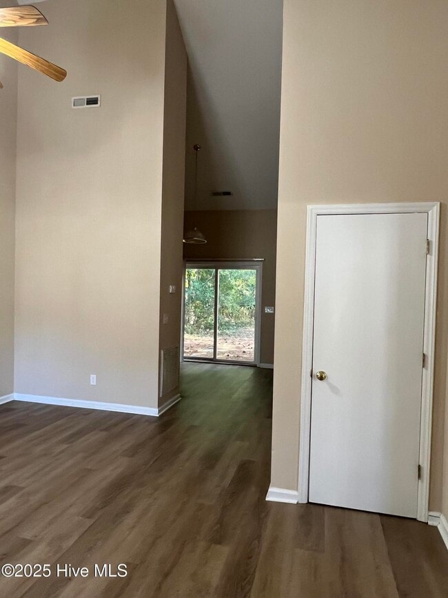 Building Photo - 1126 Brownlea Dr