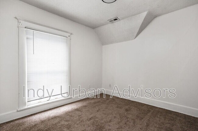 Building Photo - 418 N Drexel Ave