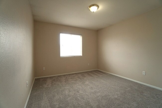 Building Photo - 862 Red Thistle View