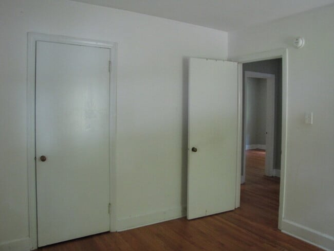 Building Photo - 415 Hugo St