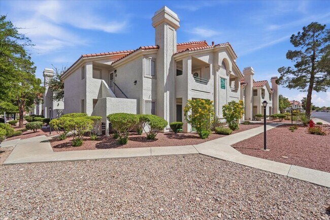 Building Photo - 2nd Level 2 bedroom, 2 bathroom condo outside of Summerlin