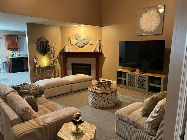 Living area - 510 Beechwood Ct