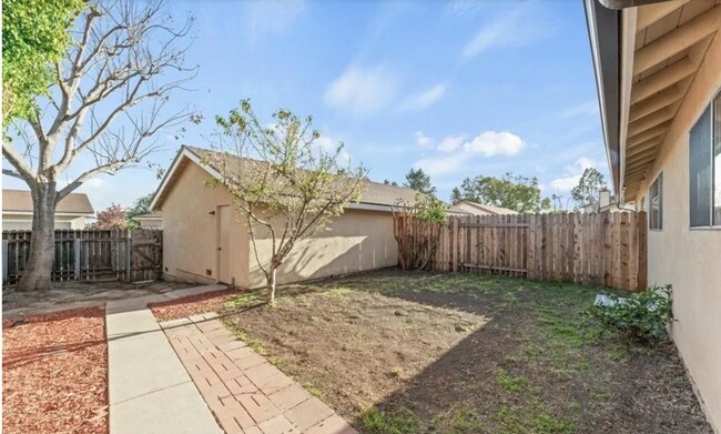 Building Photo - East Ventura Duplex – 2 Bedroom, 1.75 Bath...