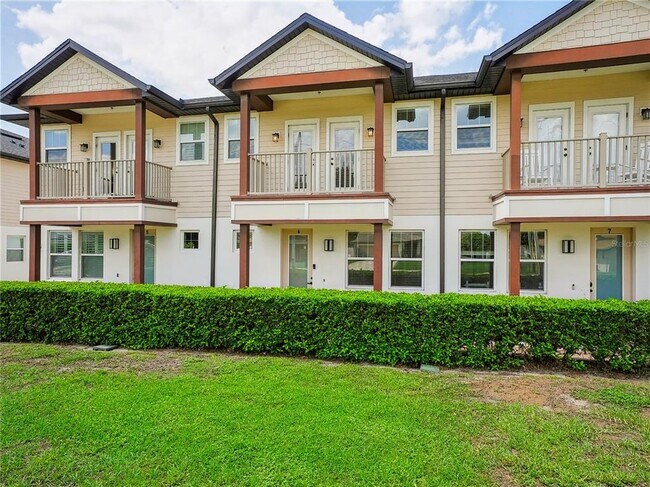 Building Photo - 2233 E Kaley Ave