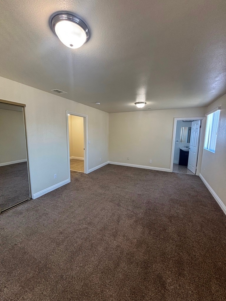 Building Photo - 732 E 74th St