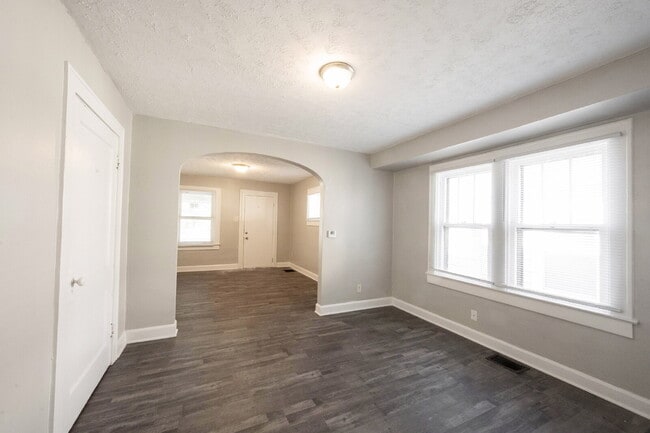 Building Photo - "Charming 2-Bedroom Duplex Retreat on N Drexel Ave – Spacious 1440 Sq Ft Living in Indianapolis!"