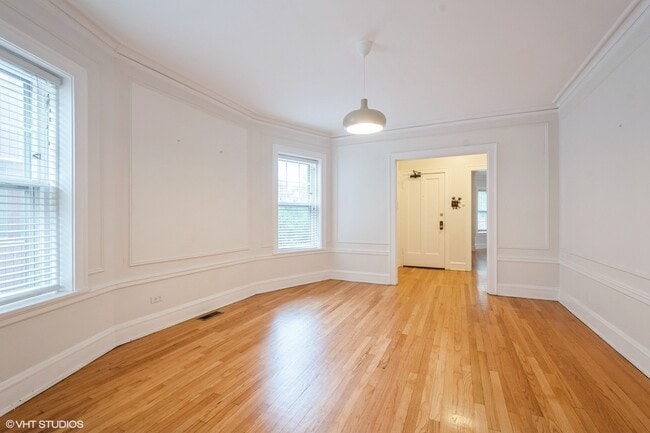 Building Photo - 557 Barton Ave