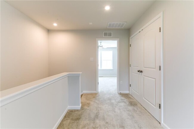 Building Photo - 2015 Wood Owl Wy
