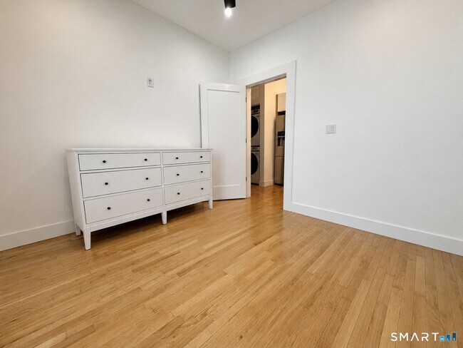 Building Photo - 492 Lombard St