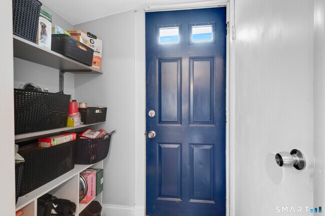 Building Photo - 393 Griswold St