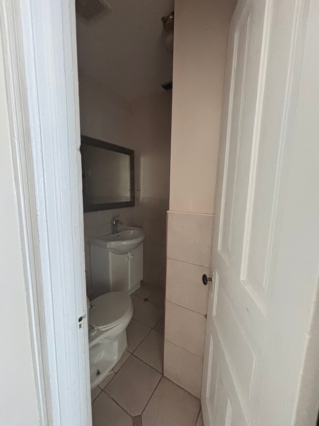 Building Photo - 2701 W 18th St