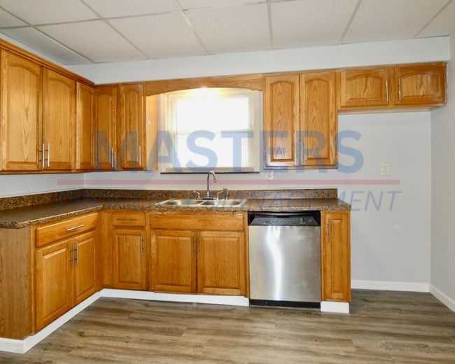 Building Photo - 3 Bedroom 1.5 Bathroom House