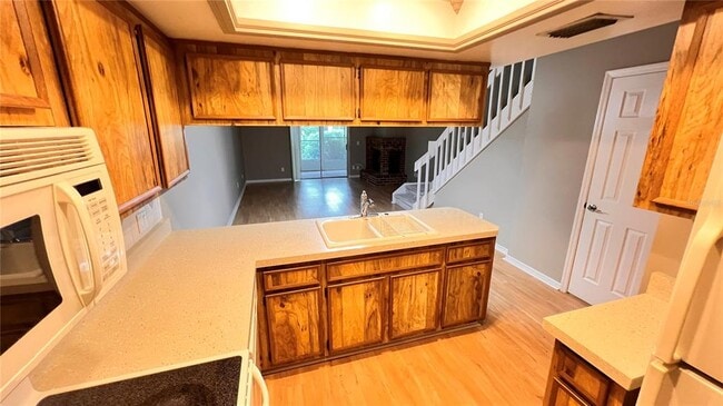 Building Photo - 5167 Lazy Oaks Dr