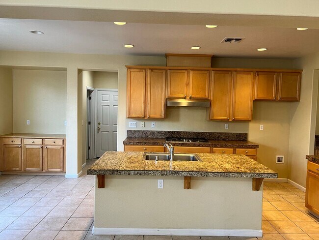 Building Photo - Beautiful home in Reflections gated community