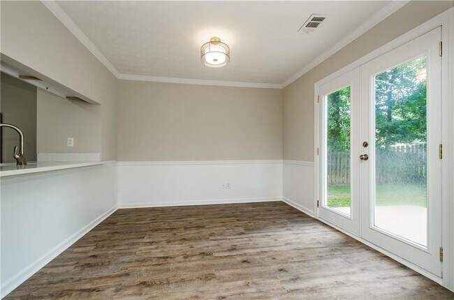 Building Photo - 10840 Mortons Crossing