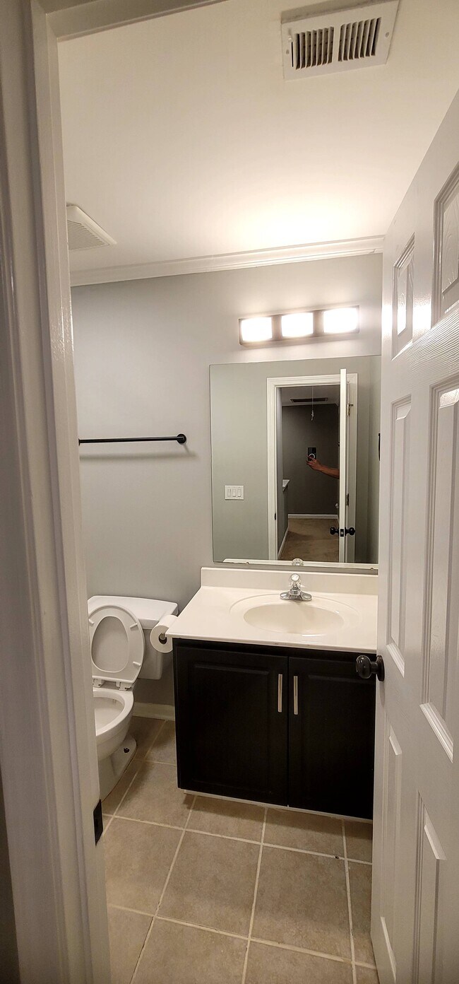 Building Photo - 730 3rd St NE