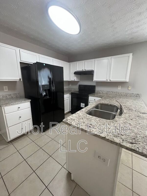 Building Photo - 216 Matthew Ln