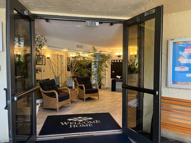 Lobby - 1850 Homewood Blvd