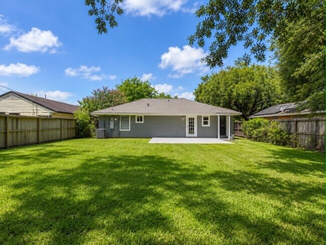 Building Photo - 10739 Dulcimer St