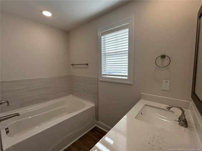 Building Photo - 244 Brickhill Dr