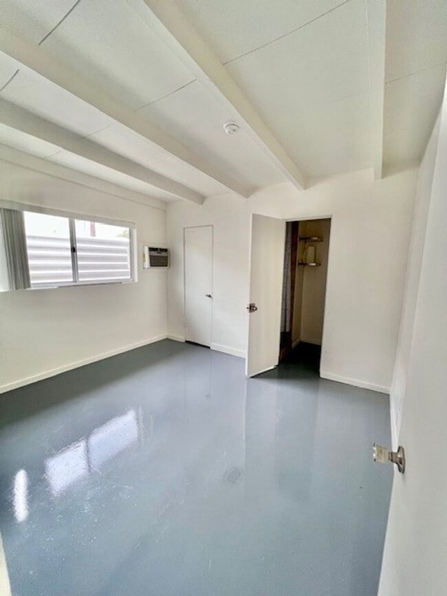 Building Photo - 540 S Mountain View Dr