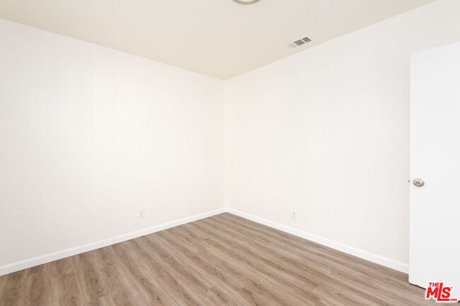 Building Photo - 2132 Cloverdale Ave