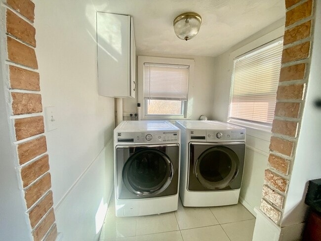 Building Photo - 618 Boston Rd