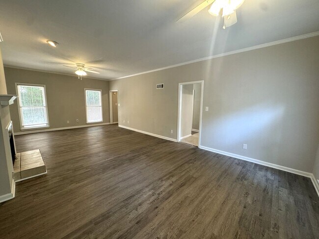 Building Photo - Five Points 6br House