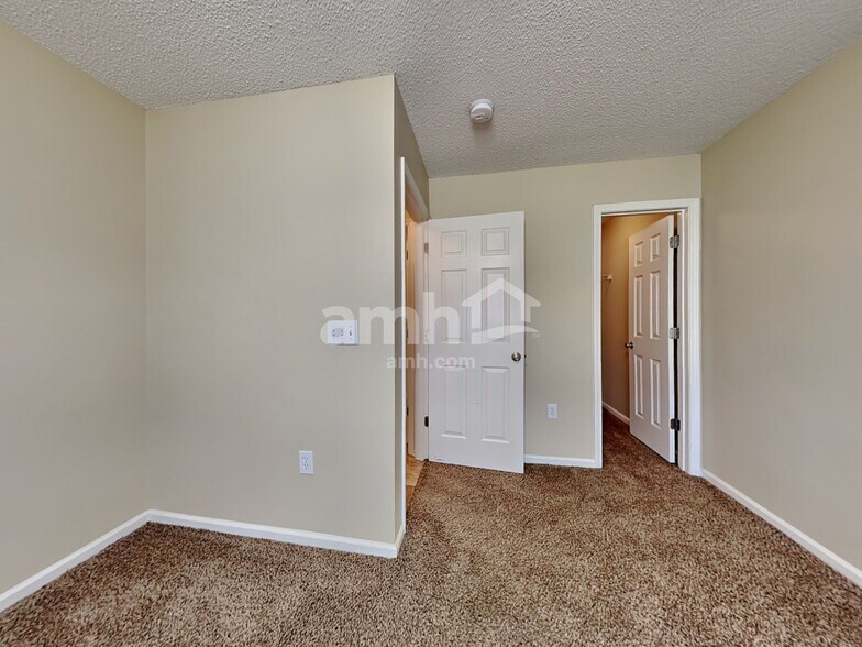 Building Photo - 5006 Athol St