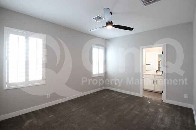 Building Photo - 1521 E Shannon St