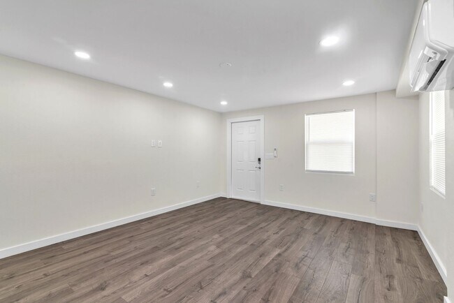 Building Photo - 1156 Angle Rd