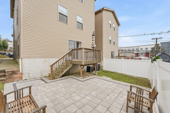 Building Photo - 5103 Meadowview Ave