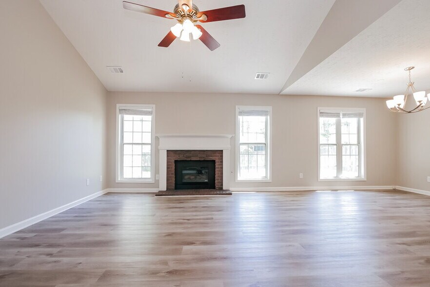 Building Photo - 260 Landing Dr