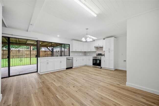 Building Photo - 2126 Quail Valley E Dr