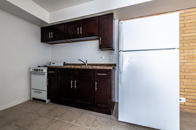 Building Photo - 8515 S Green St